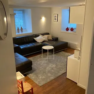 Kjellerleilighet - Naert Haukeland Sykehus. Apartament Bergen